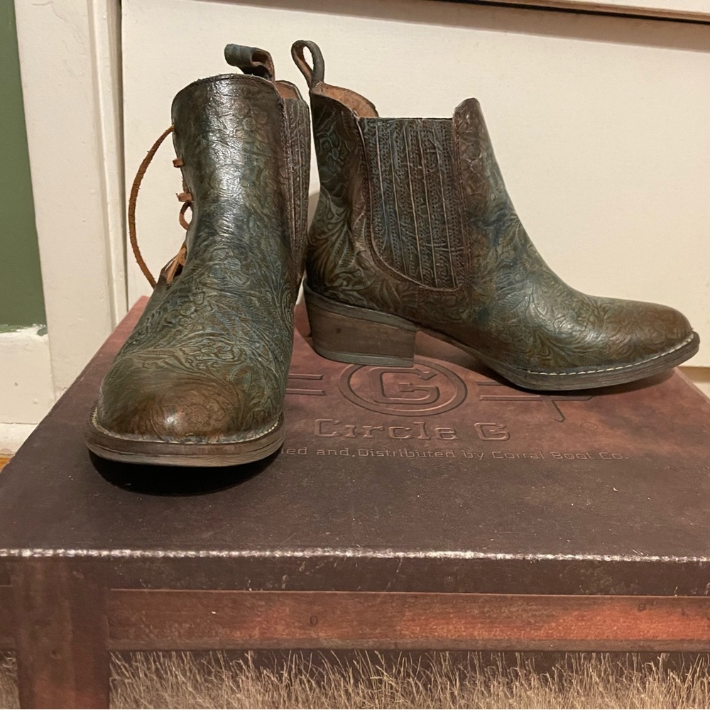 Circle g boots